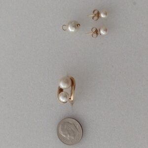 Women's 14kt gold ring pearls earrings pendant set